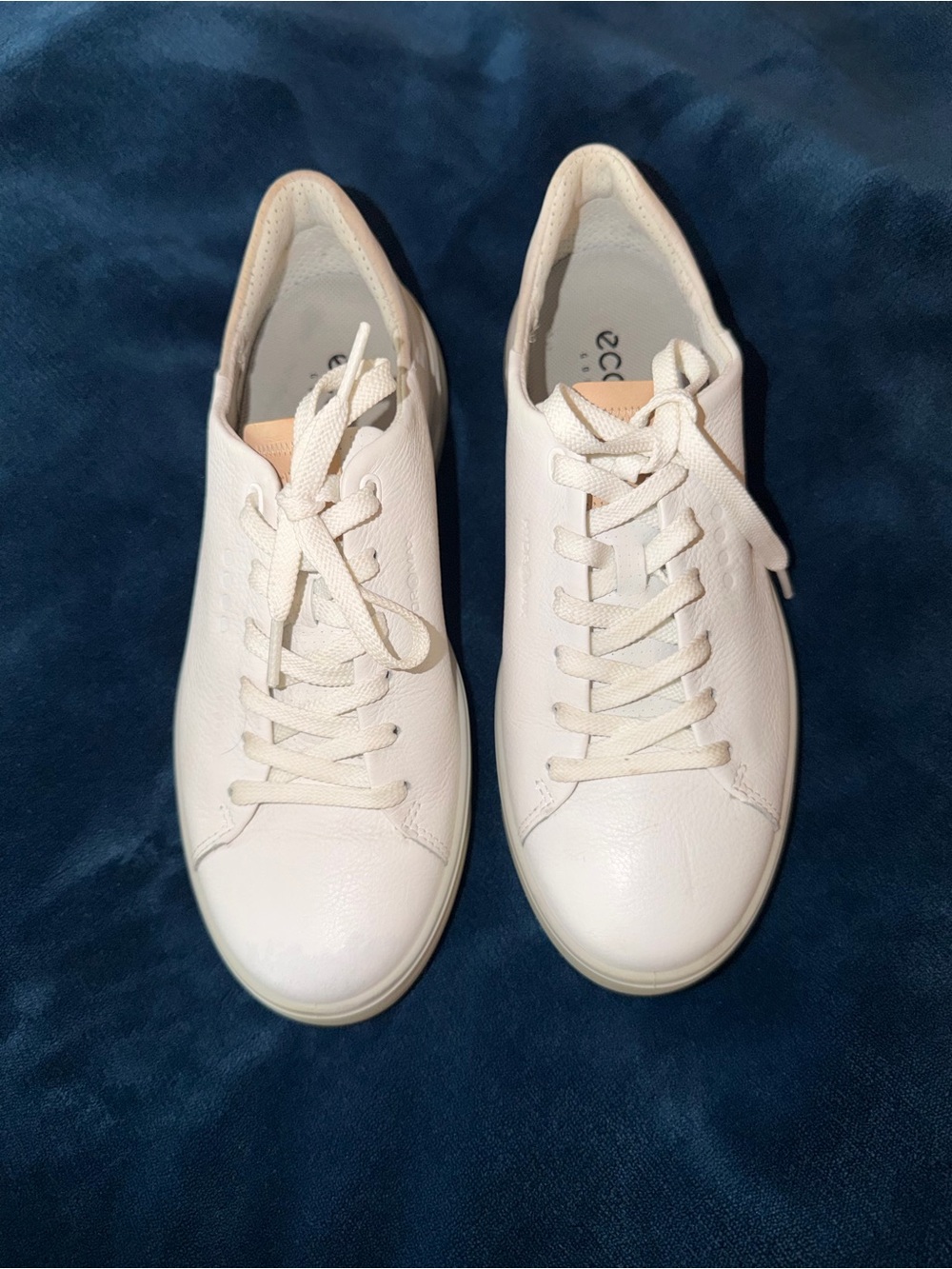 Ecco Cream Leather Lace-Up Sneakers